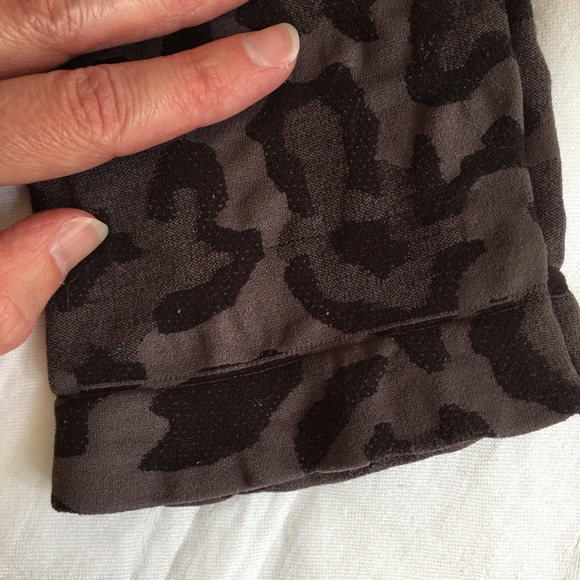 Valentina and Sophia Leopard Print Leggings, size small - Picture 11 of 11